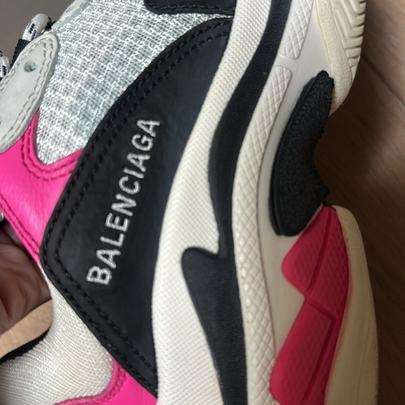 Balenciaga triple S low top chunky sneakers in exce condition worn once - Picture 9 of 14
